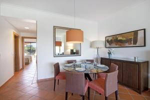 a dining room with a table and chairs at Apartamento T2 Vilasol Morgadinho in Vilamoura