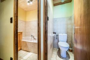 a bathroom with a toilet and a bath tub at Studio Chénives - Morzine in Morzine +14 photos