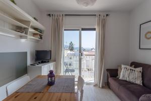 a living room with a couch and a table at Apartamento Corazón de Nerja in Nerja