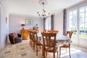 a dining room with a table and chairs at Chambres D'hôtes De Kerantum in Mahalon