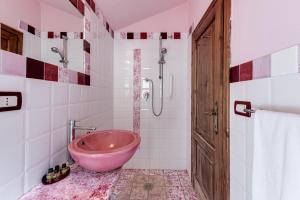 a bathroom with a pink bowl in the shower at Villa L'incompiuta in Gattaia +23 photos