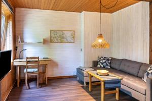a living room with a couch and a table at Elbtalquartier im Grünen in Bleckede