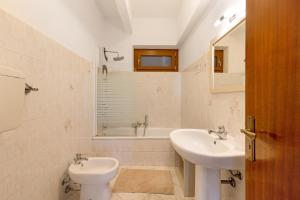 a bathroom with a sink and a toilet and a tub at Appartamento stupenda vista mare in Bergeggi +14 photos