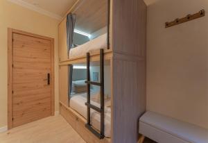 a room with a bunk bed with a door at Das Carretas in Madrid