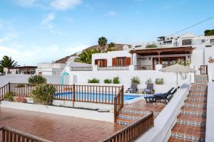 a view of the house from the balcony at Villa Casa Concha in Teguise