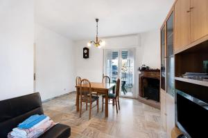 a kitchen and dining room with a table and chairs at Casa Elsa in Cannobio