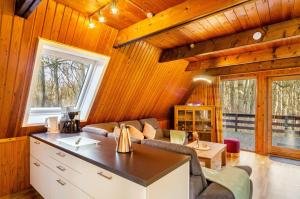 a kitchen and living room in a log cabin at Twistesee Ferienhaus 36 in Bad Arolsen