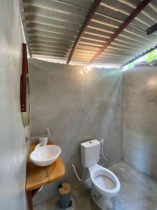 a bathroom with a toilet and a sink at Tatajuba guest house Casa Pascual in Tatajuba +94 photos