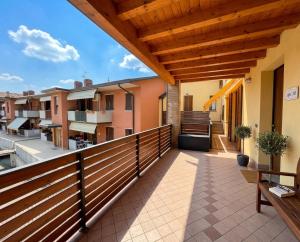 an outdoor deck with a wooden fence and a balcony at a casa di ASIA in Dalmine
