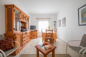 a living room with a table and a kitchen at S'ancora in Port de Soller