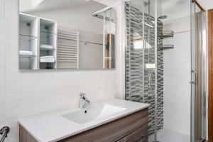 a bathroom with a sink and a shower at Casa Belfort per 9 persone in Spormaggiore +26 photos