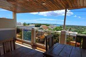a balcony with a table and a view at Hôtel Concorde in Antsiranana