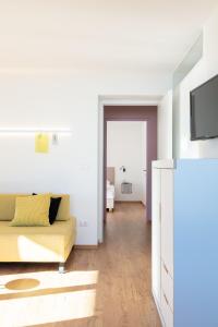 a living room with a couch and a television at Hus Appartement - Nr. 5 in Valdaora