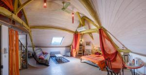 a room with a bed and a hammock in a house at Le Balcon De Loire in La Chapelle-sur-Loire