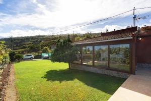 a house with a yard with a green lawn at Casa Jica in La Orotava