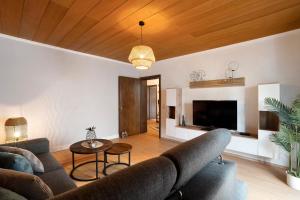 a living room with a couch and a tv at Ferienwohnung Kühlmeyer in Bundenthal