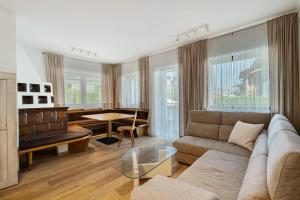 a living room with a couch and a piano at Premium App Hofer Sandra in Villabassa