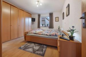 a bedroom with a large bed and a desk at Ferienhaus Am Waldrand in Wietze