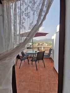 a patio with a table and chairs on a balcony at Casa ricapaz - Long Term Advantage in Castillo de Locubín