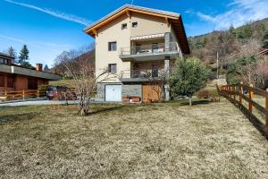 an image of a house with a yard at Alpenglow Maison Lugon in Saint-Christophe