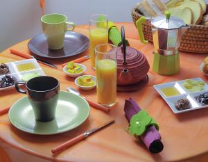 a table topped with plates and cups of orange juice at Le Balcon De Loire in La Chapelle-sur-Loire +26 photos