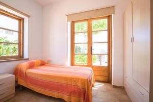 a bedroom with a bed and a window at Villa Republica Argentina in Ciutadella
