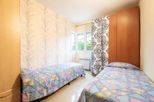 a bedroom with two beds and a window at Cas Momio in Palma de Mallorca