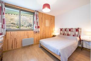 a bedroom with a bed and a window at Lauziere centre 6 couchages in Saint-François-Longchamp