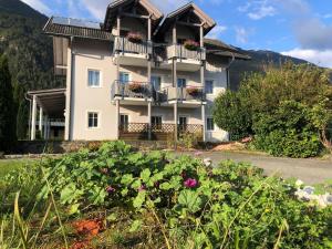 a large building with flowers in front of it at Appartment Isabelle Terra in Lake Pressegg
