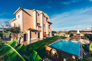 an aerial view of a house with a swimming pool at Drop In Beach Apartments in Lourinhã