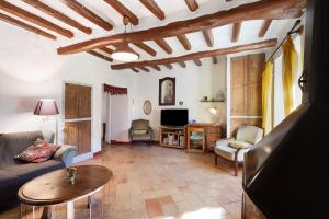 a living room with a couch and a table at Cal Malla petit in Artés