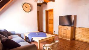 a living room with a couch and a tv at Hohle Kirche in Hiltpoltstein