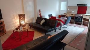 a living room with a couch and a table at Chambre Écureuil in L'Ile-Bouchard +5 photos