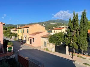 a city street with houses and trees on a hill at Appartamenti Marisol in Campo nell'Elba