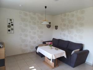 a living room with a couch and a table at Haus Nietmann Ferienwohnung 1 in Altenau