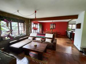 a living room with a couch and a table at Casa Rural el Bac in Castellar de NʼHug