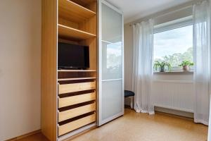 a closet with a television and a window in it at Ferienwohnung in Spelle in Spelle