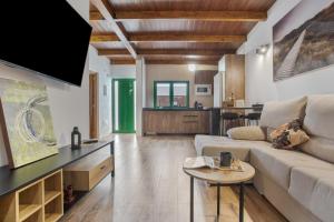 a living room with a couch and a table at El Refugio De Los sueños in Uga