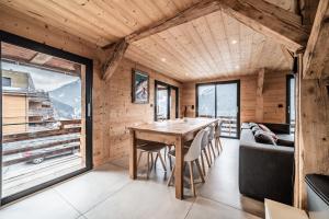 a dining room with a table and chairs at Martonne - haut Roca immobilier in Châtel