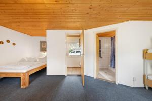 a bedroom with a bed and a door to a bathroom at Bungalow 4 - Kimbucht in Reichendorf