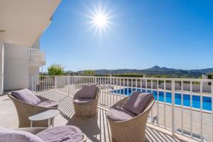 a balcony with chairs and a swimming pool at Macisvenda relax in Macisbenda