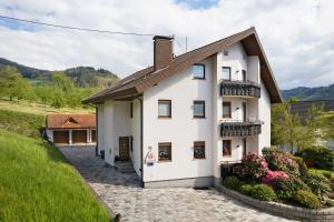 a white house with a brown roof at Dasensteinblick in Kappelrodeck