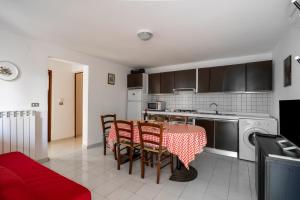 a kitchen with a table and chairs in a room at La Castellana in Gallipoli
