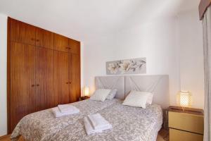 a bedroom with a bed with two towels on it at Tenis Golfmar in Vilamoura +15 photos