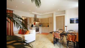a living room with a white couch and a table at Gorgeous 1 double bedroom apartment in Bellagio