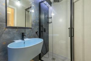a bathroom with a sink and a shower at Casa Luna in Pozzallo