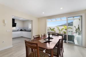 a kitchen and dining room with a table and chairs at Mojo Surf Yoga House in La Orotava