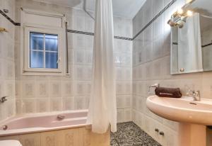 a bathroom with a sink and a tub and a toilet at Costacabana - Villa Rosa in Lloret de Mar +14 photos