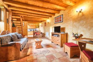 a living room with a couch and a tv at Chateau De Merande in Arbin