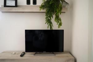 a flat screen tv sitting on top of a wooden table at appartamento casa stefi n2 in Malcesine